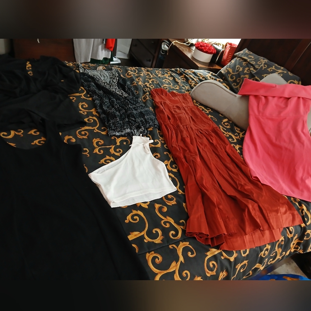 Clothing lot size small (4-6) woman dresses rompers tops black pink